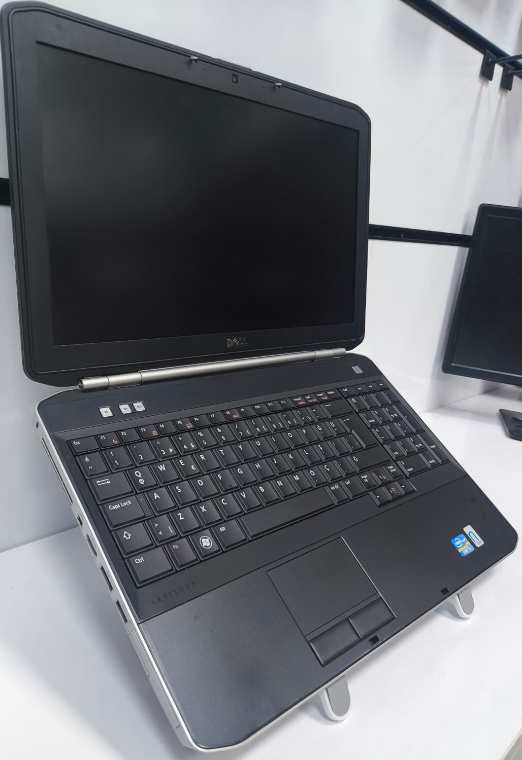 DELL P15F